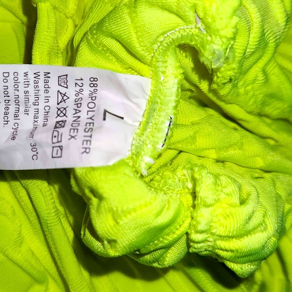 Honeycomb Shein capris Leggings size Large NWOT - Picture 3 of 3